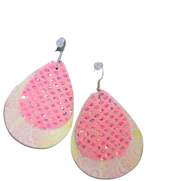 NWOT Earrings Teardrop Sz One Size Pink Cream Two Colors Slip On - Picture 2 of 3
